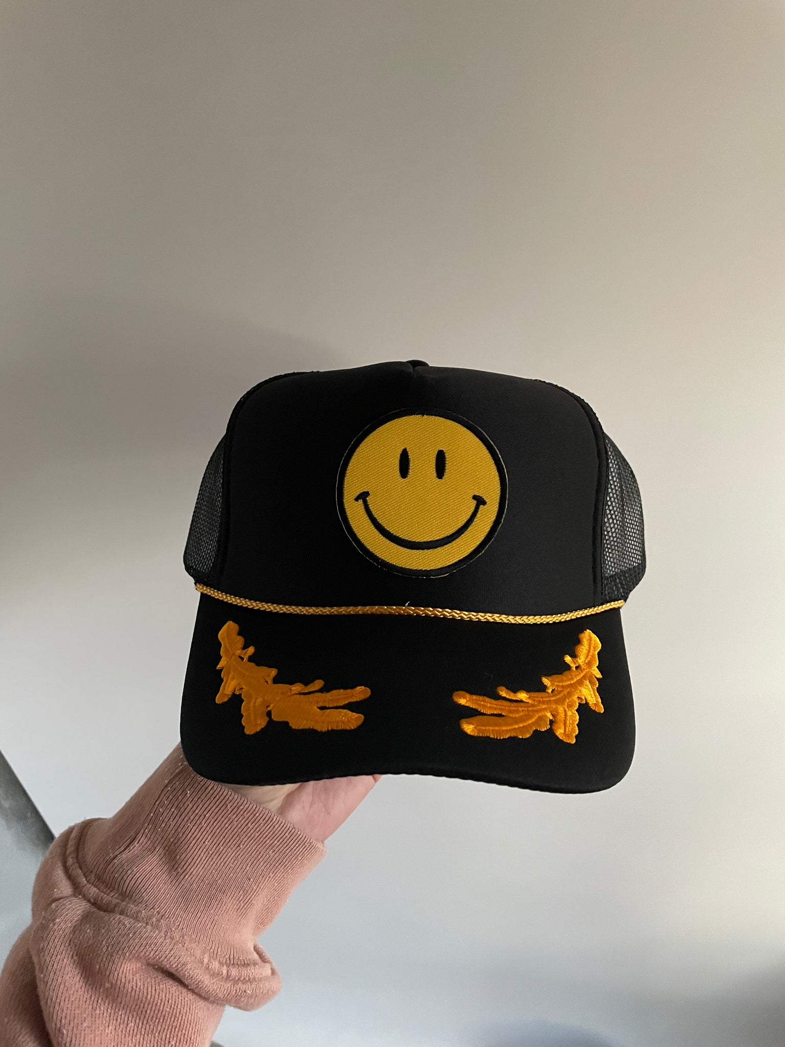 SMILEY Trucker Hat - Black/yellow